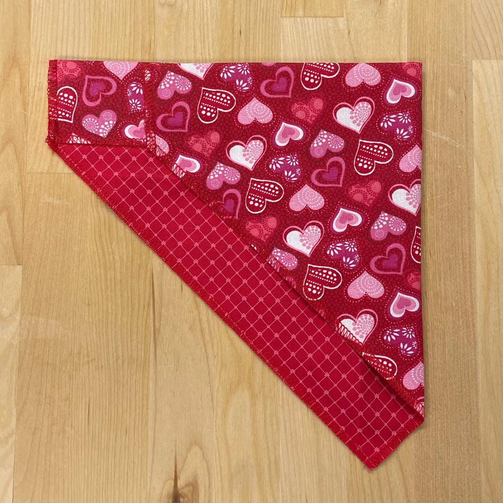  Kms Valentine's Bandana - Red With Pink Hearts